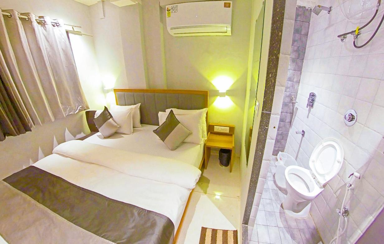 Hotel Nova Star Rajkot Esterno foto
